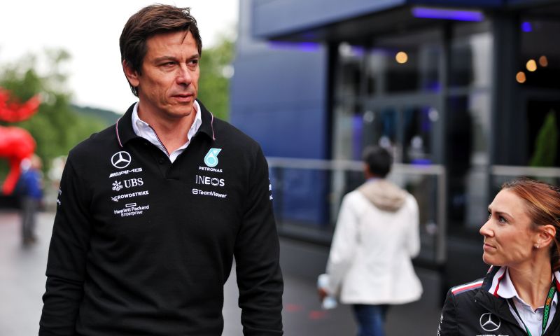 Wolff a donné des instructions à l'équipe Mercedes Russel et Hamilton