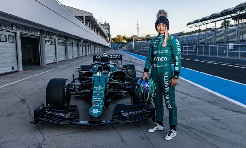 Jessica Hawkins voltooit F1-test; eerste vrouw sinds 2018