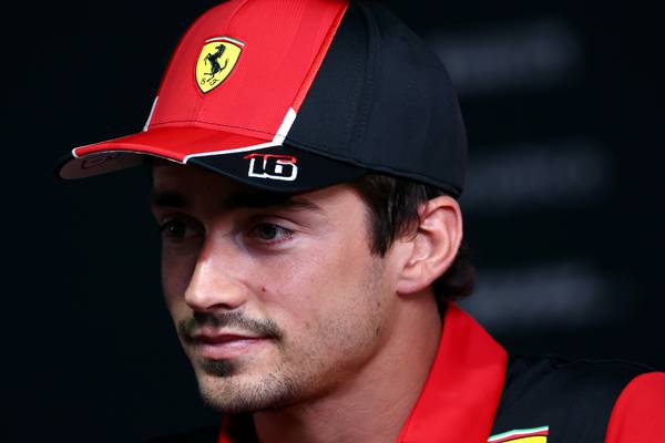 Charles Leclerc stelt compleet nieuwe Ferrari voor 2024