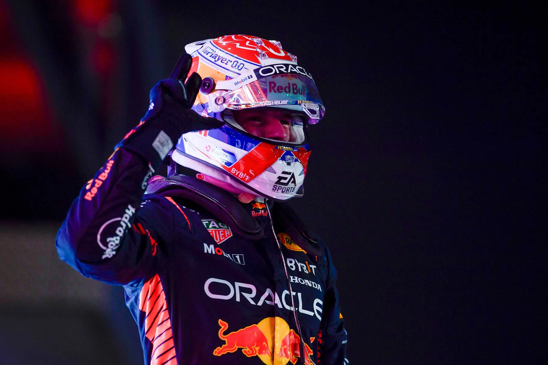 jos verstappen após o terceiro título mundial de Max Verstappen no qatar