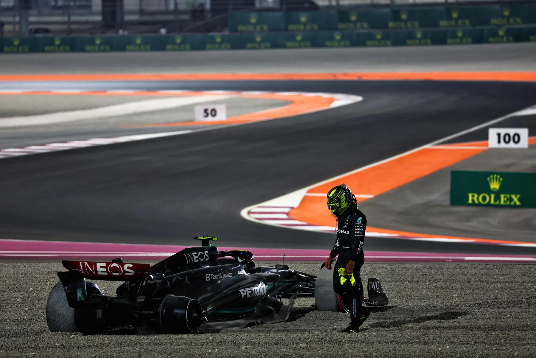 FIA untersucht Vorfall von Hamiltons Überquerung in Katar