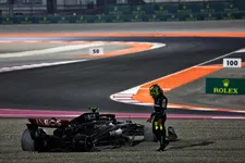 Thumbnail for article: FIA analisa travessia de Hamilton na pista após acidente no Catar