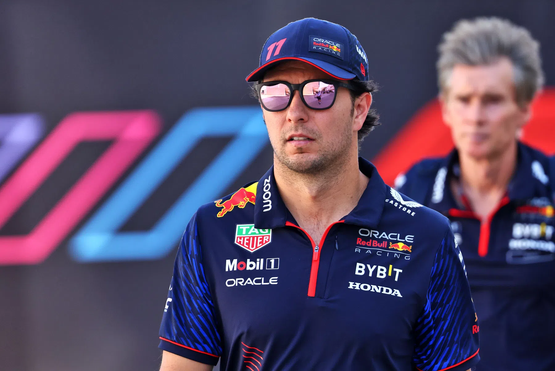 perez zit op de simulator om zijn f1 loopbaan te redden