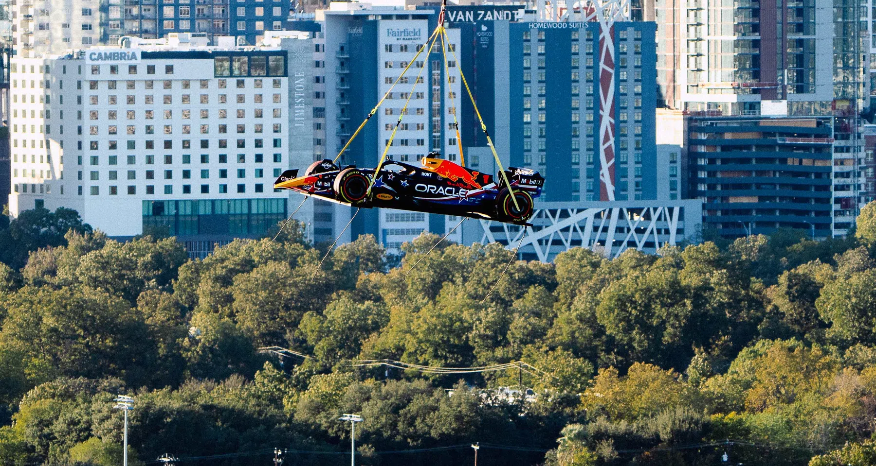 Verstappen ve a Red Bull literalmente volando