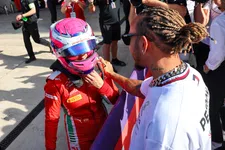 Thumbnail for article: Hamilton e Russell parabenizam a primeira campeã da F1 Academy