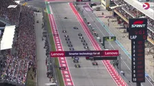 Thumbnail for article: Verstappen ziet Leclerc aandringen, maar behoudt leiding bij start