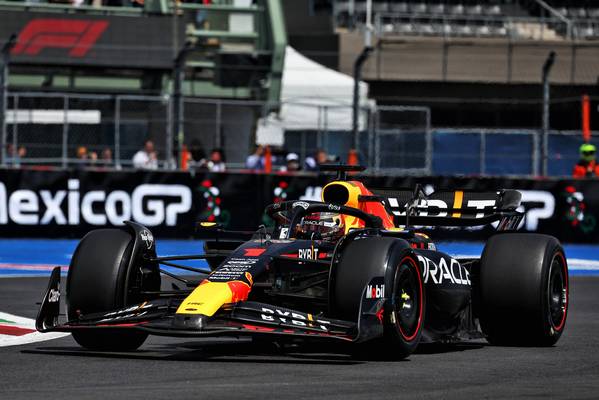 Verstappen takes P1 in FP2 in a Friday clean sweep