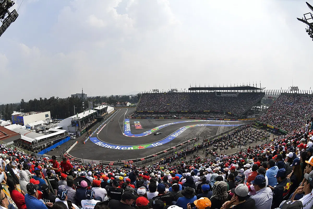 Treino México: Verstappen 1º, Albon irrita Pérez