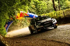 Thumbnail for article: Crash weerhoudt Jos Verstappen niet van goed resultaat in Spaanse rally