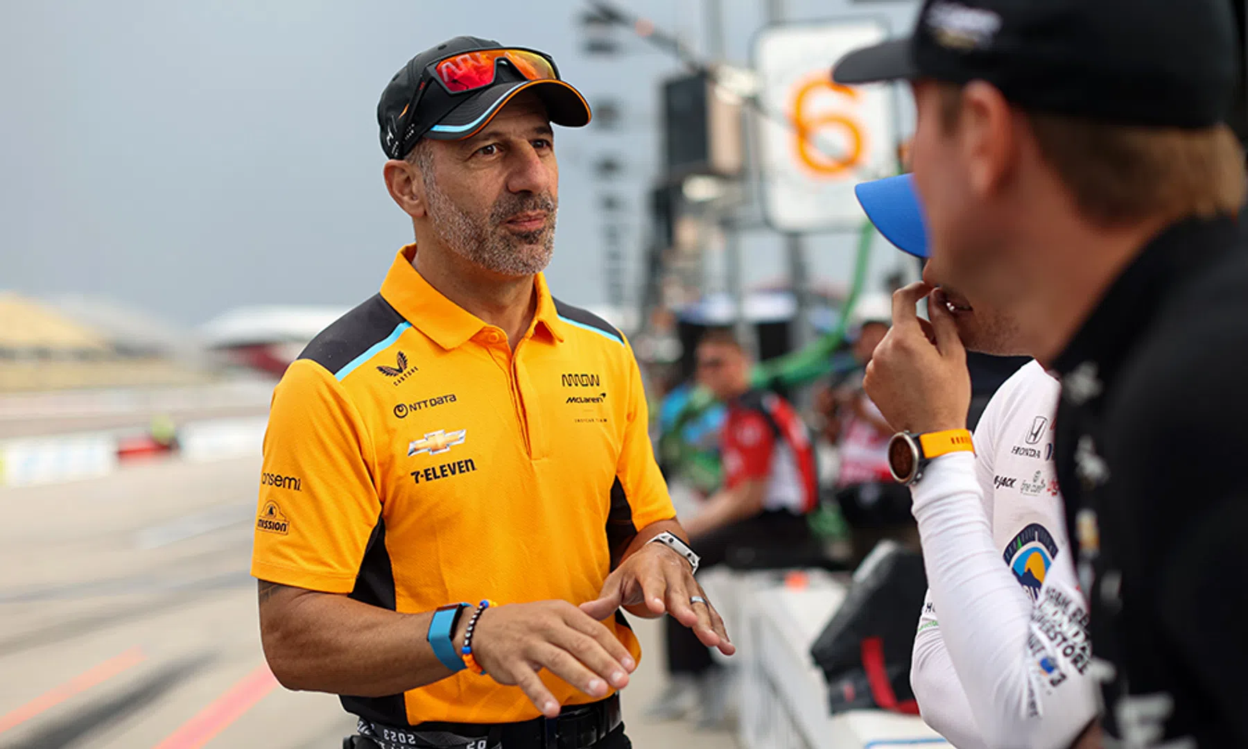 Tony Kanaan vai pilotar a McLaren de Ayrton Senna em evento nos EUA