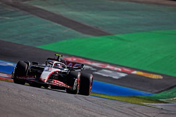 Haas F1 vecchia auto per hulkenberg nuova auto per Magnussen Las Vegas