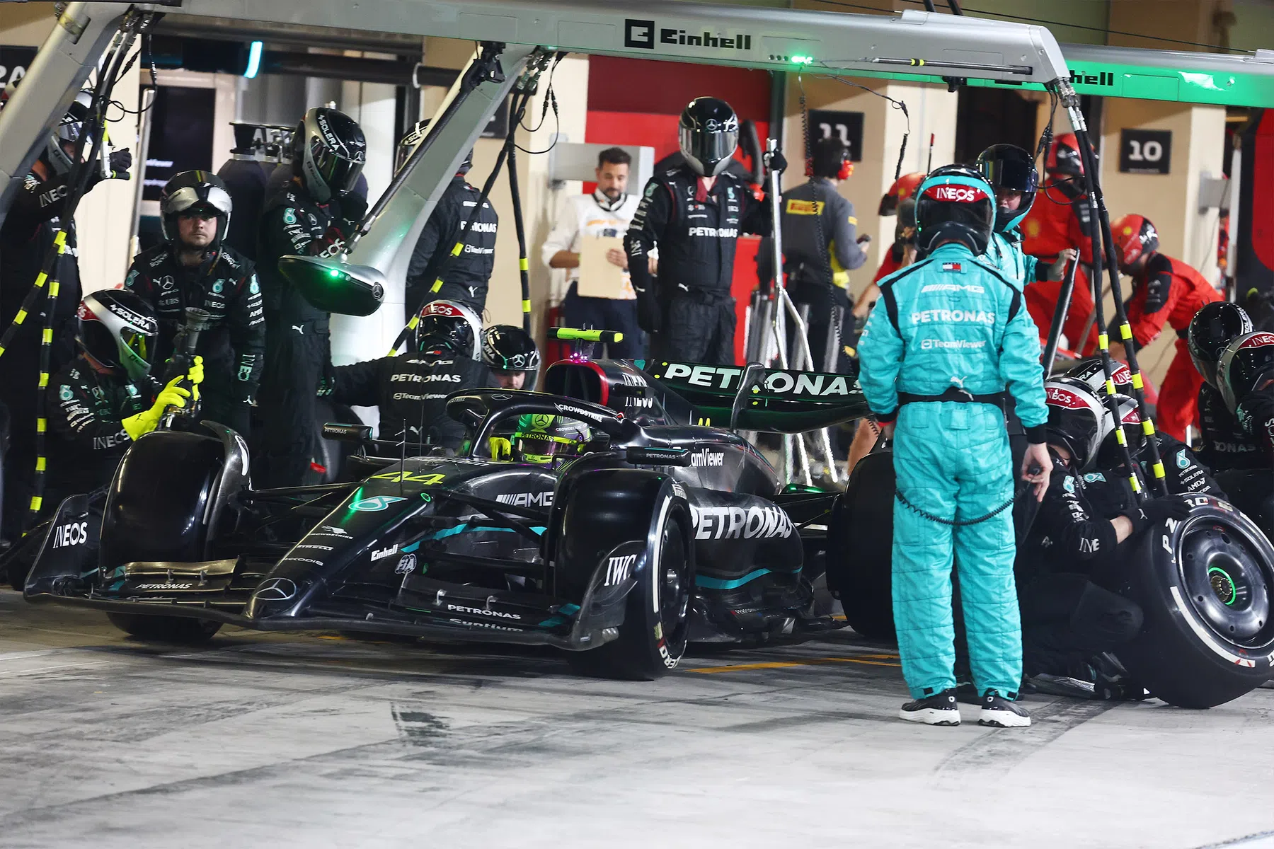 Lewis Hamilton ist düster und sieht bereits den Sturm auf das neue Auto heraufziehen