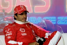 Thumbnail for article: Analyse | Onderhandelingen Sainz en Ferrari goed nieuws voor Red Bull