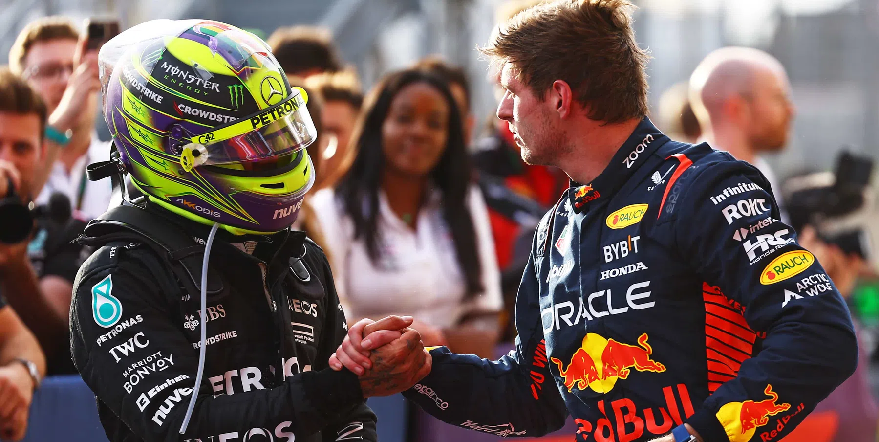 Hamilton ziet Verstappen 'vooraan chillen' in F1