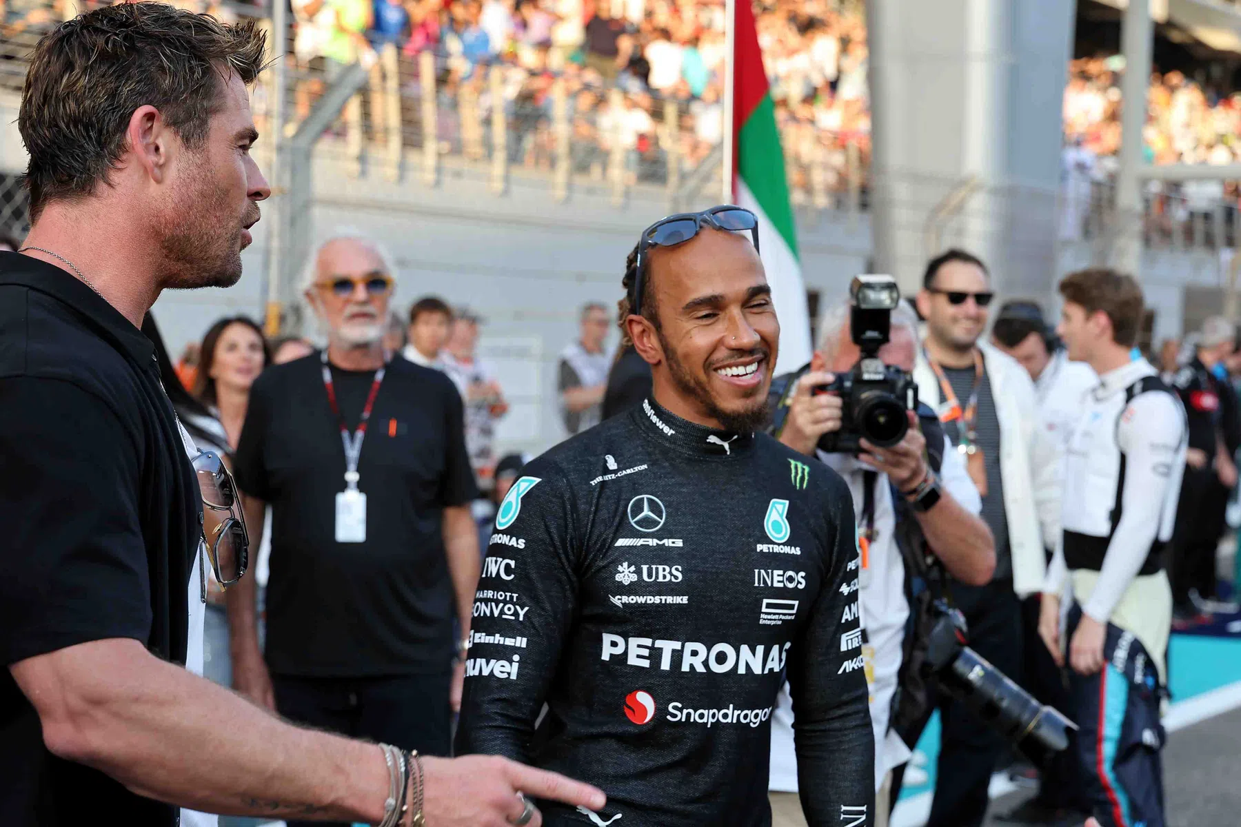 Hamilton e Russell agradecem aos funcionários das fábricas da Mercedes