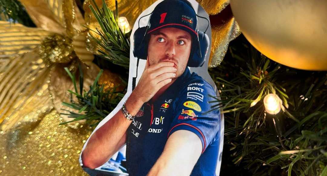 Red Bull in kerstsferen: Verstappen, Horner en Wolff in de kerstboom