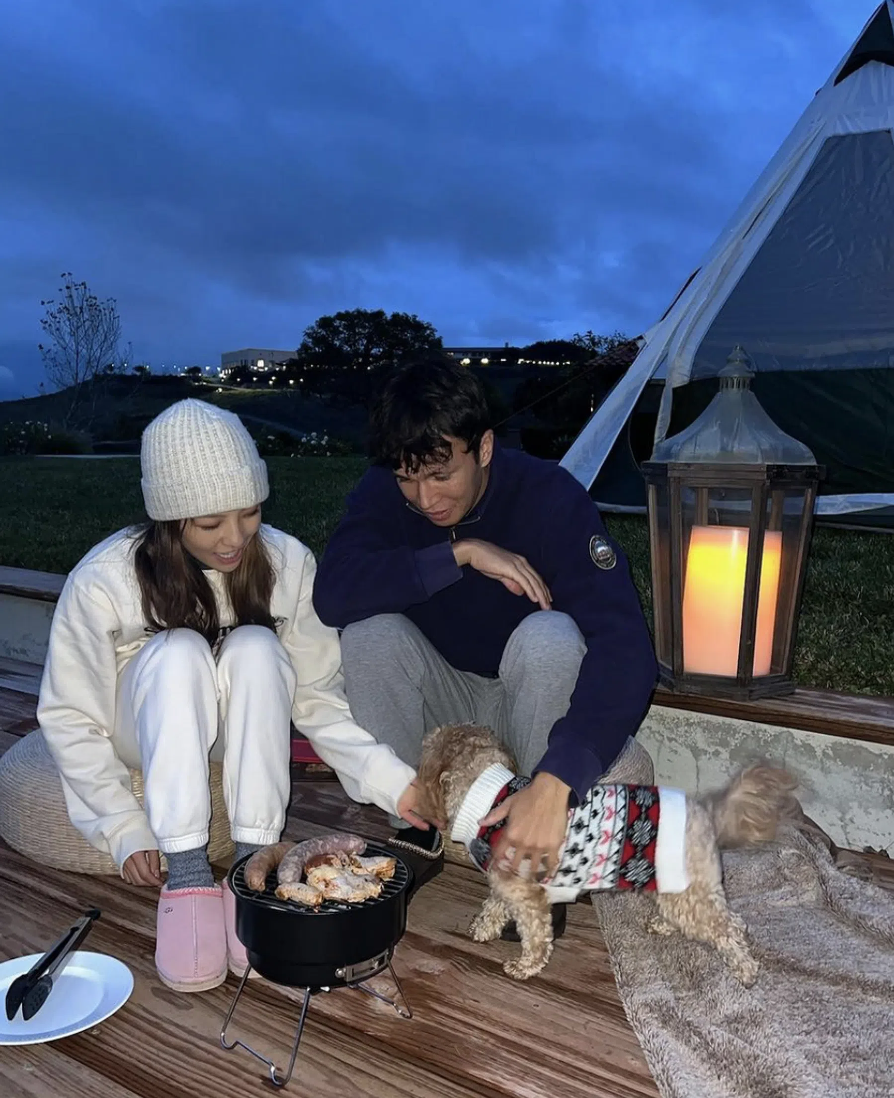 Alex Albon y su novia Lily Muni De vacaciones en Los Ángeles F1 2024