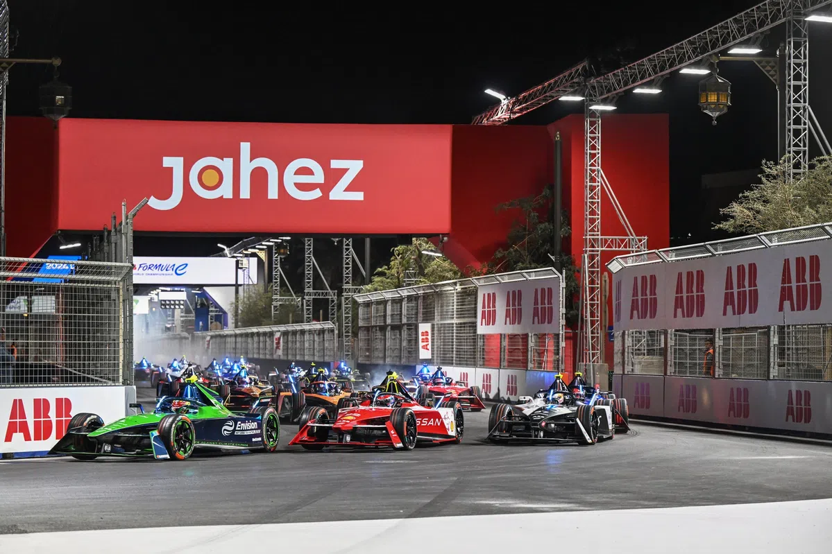 Nick Cassidy vence o segundo ePrix de Diriyah, à frente de Frijns