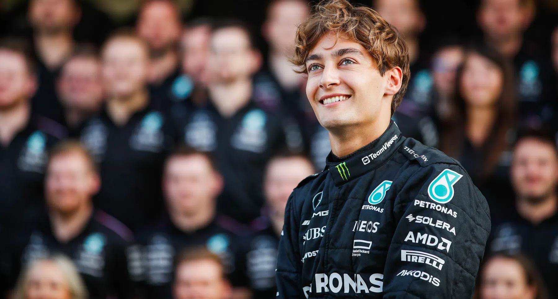 Russell lijkt nieuwe teamgenoot bij Mercedes te verklappen