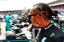 Thumbnail for article: Het is bevestigd: Hamilton maakt de overstap naar Ferrari!