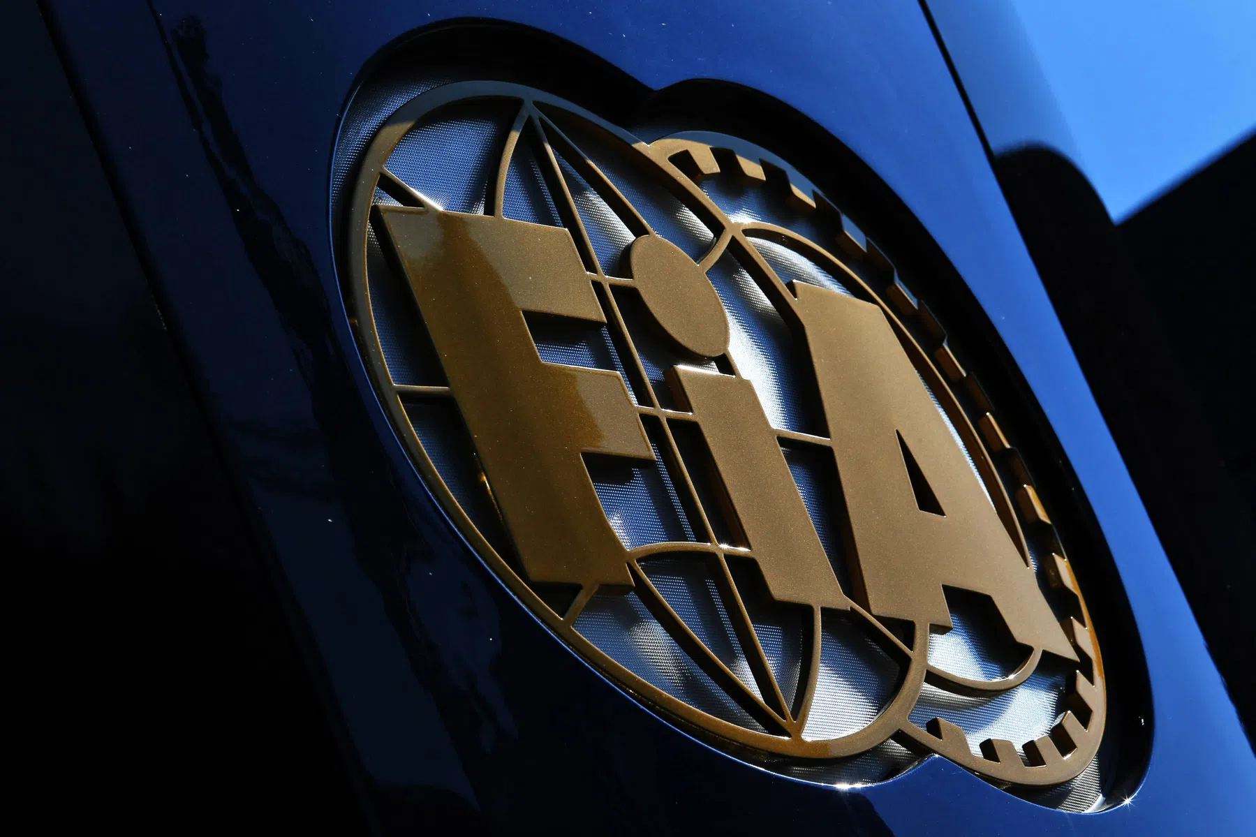 la fia adapte ses regles pour les drs et l'utilisation des moteurs