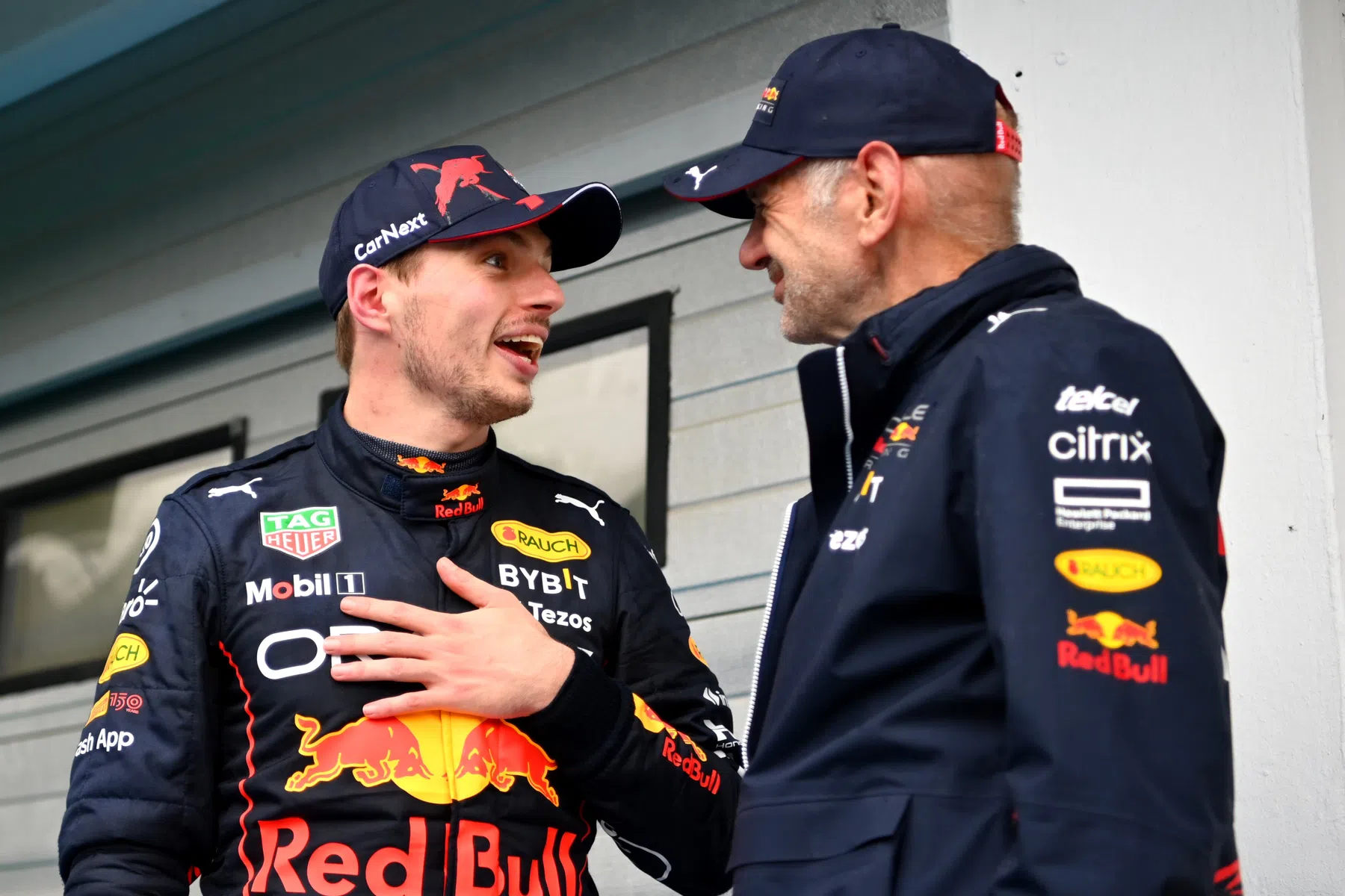 verstappen réfléchira à son avenir après le départ de horner