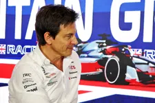 Thumbnail for article: Wolff beruhigt Mercedes-Fans: "Ich werde immer Teil dieses Teams bleiben".