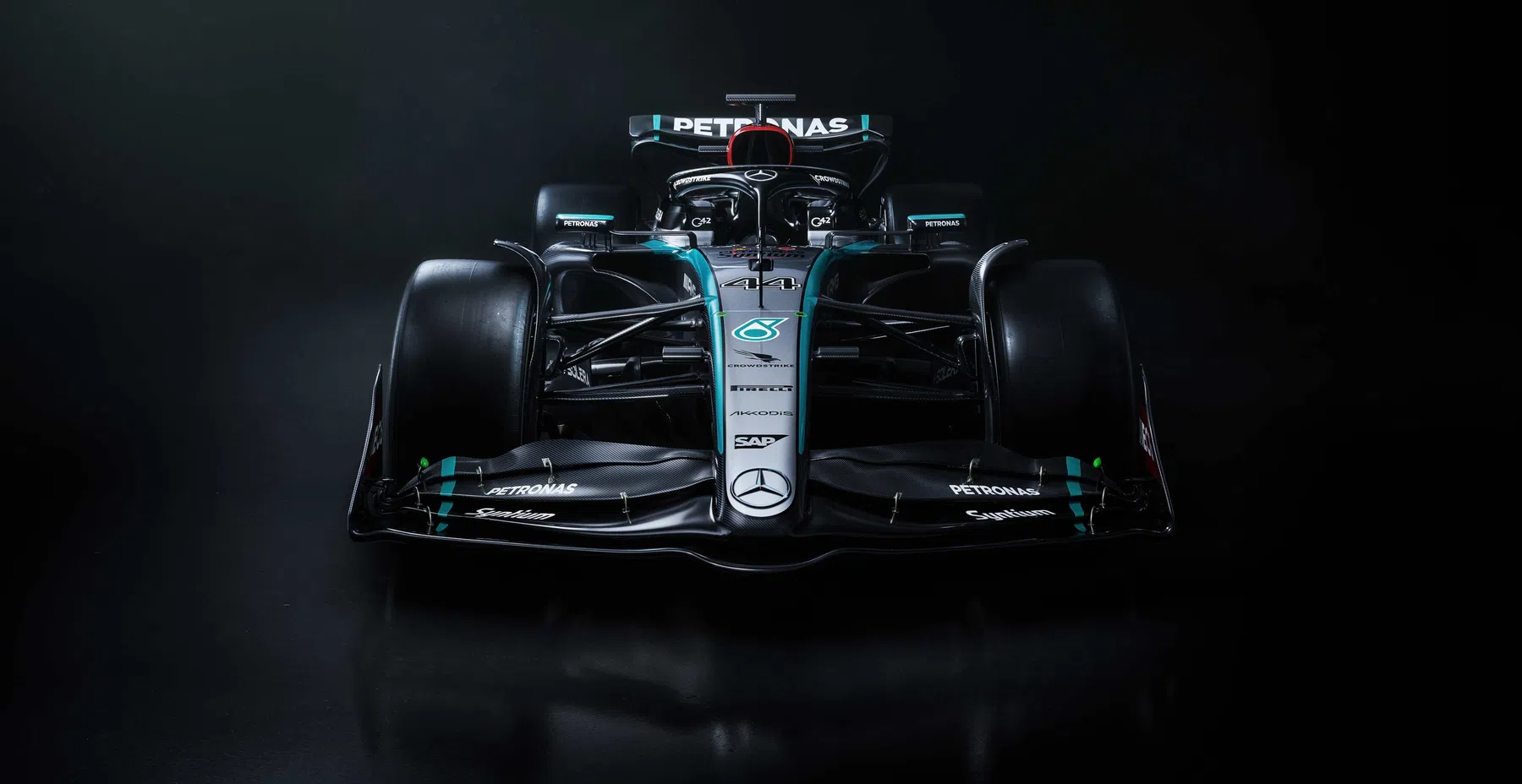 Foto Mercedes W15 per la stagione 2024 di F1