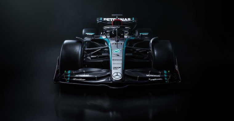 Opmerkelijk: Hamilton heeft WhatsApp-knop in zijn Mercedes F1-auto