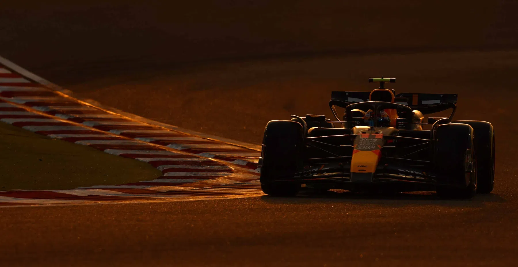 Sainz, Perez en Hamilton vormen top drie op dag twee in Bahrein