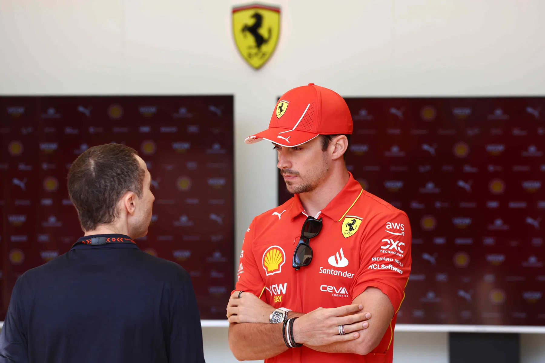 charles leclerc ziet red bull als favoriet