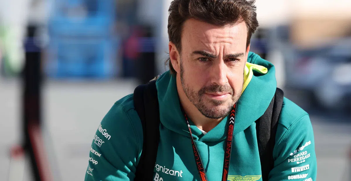 Alonso comenta rumores sobre Verstappen: 'Acho que estou na lista da Red Bull'