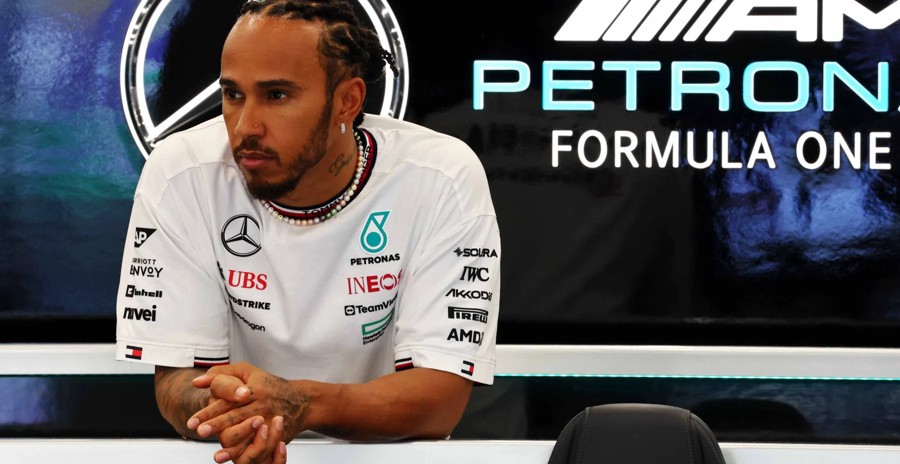 Hamilton non capisce l'interferenza di Jos Verstappen
