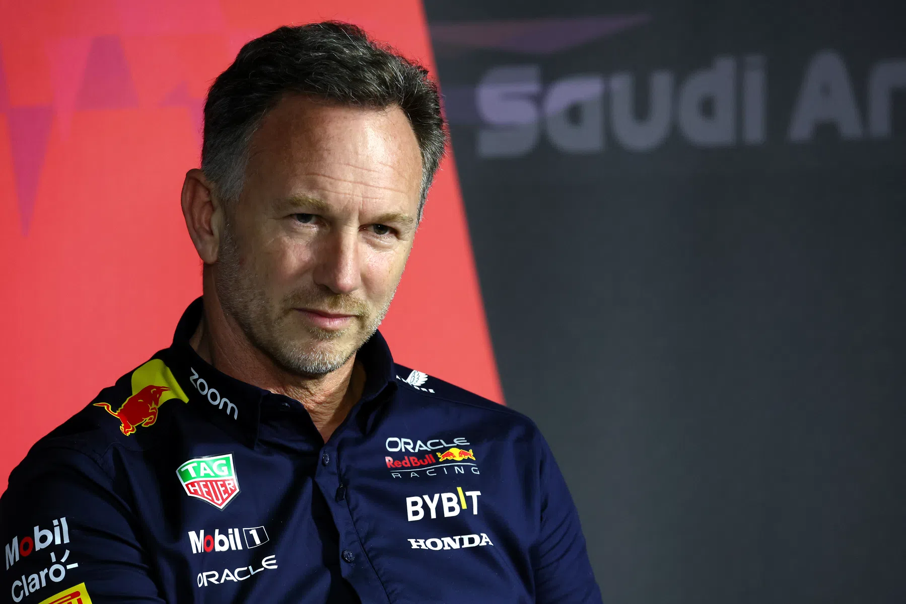 Horner stond tegenover de media en elk woord uit zijn persconferentie