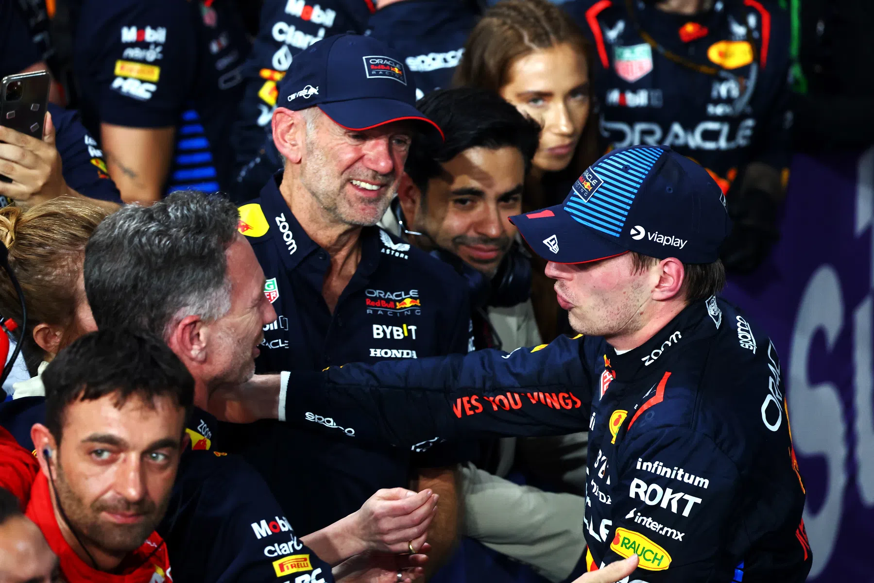 Horner no descarta la salida de Verstappen si no quiere estar allí