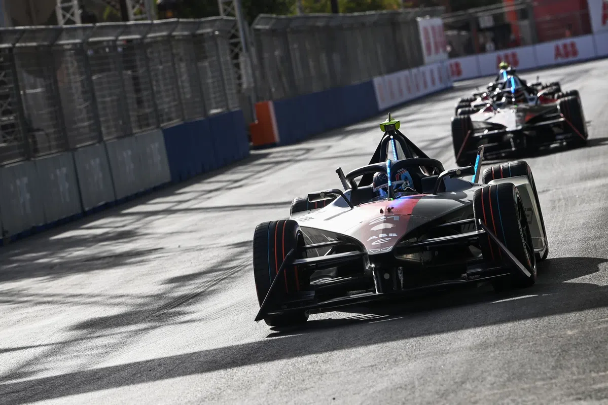 Jaguar lidera FP1 da Fórmula E em São Paulo, De Vries ainda está longe