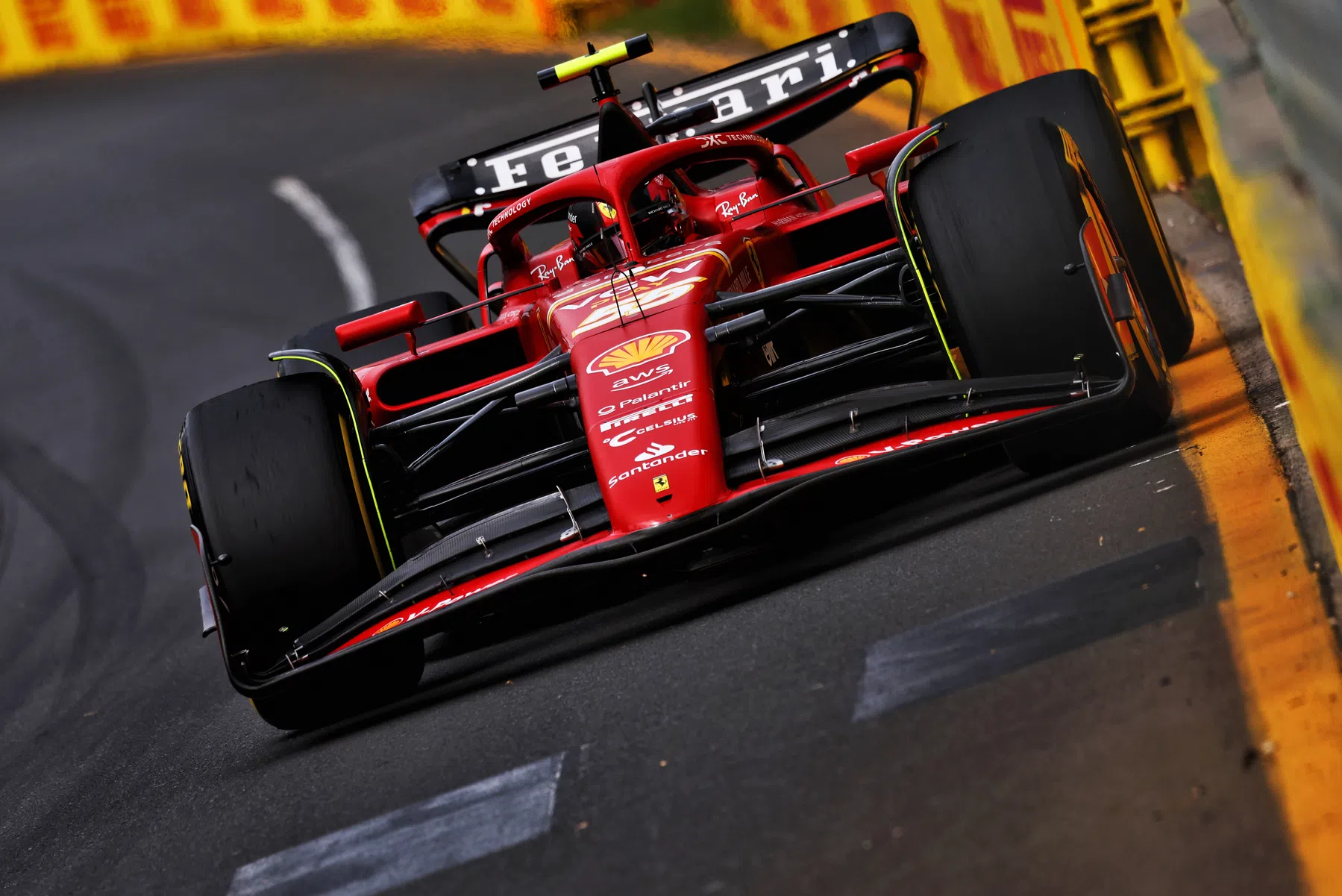 Arnoux: 'Ferrari tiene más posibilidades de ganar el título que Red Bull'