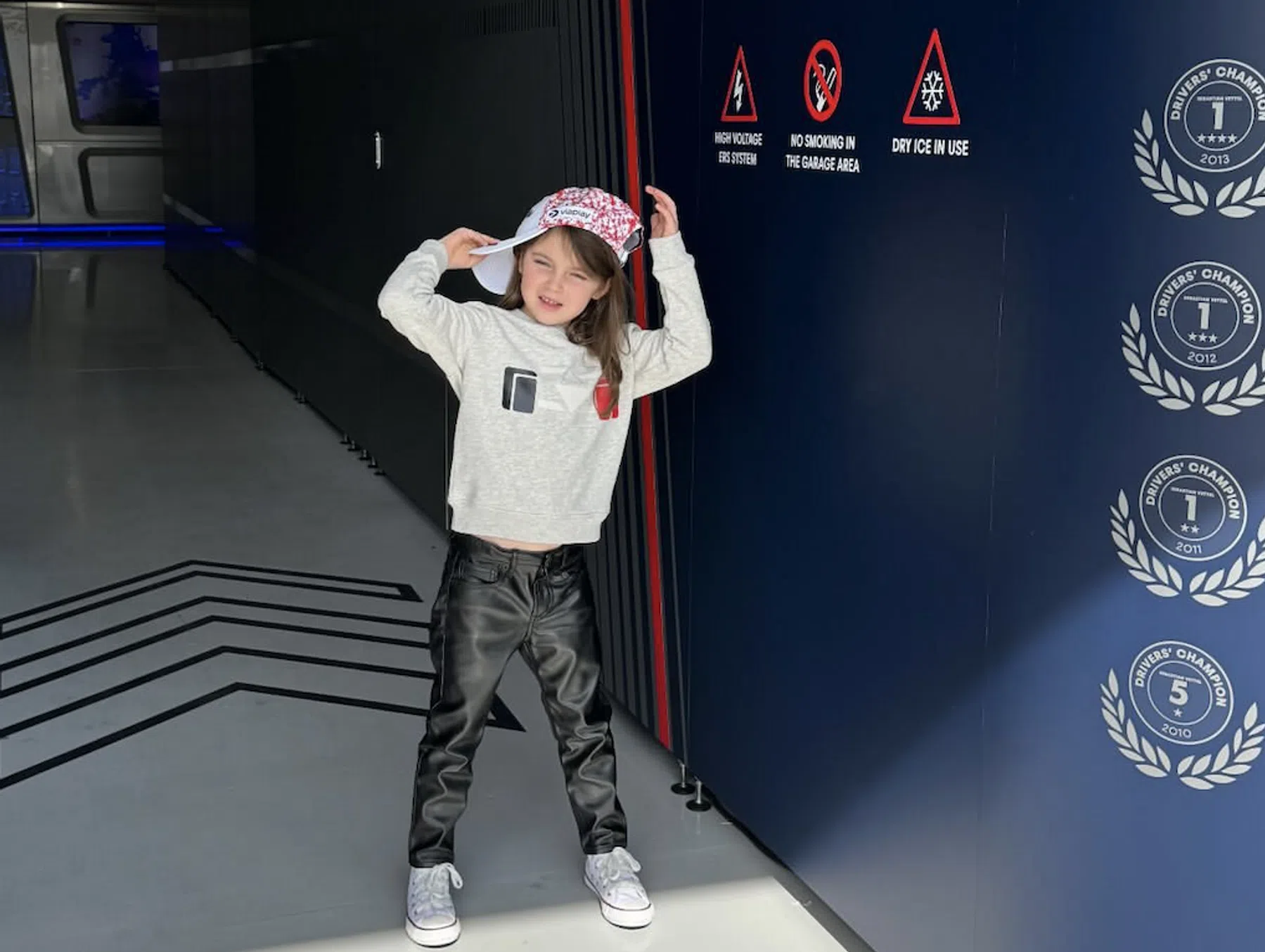 Images GP Japon Pénélope belle-fille Max Verstappen