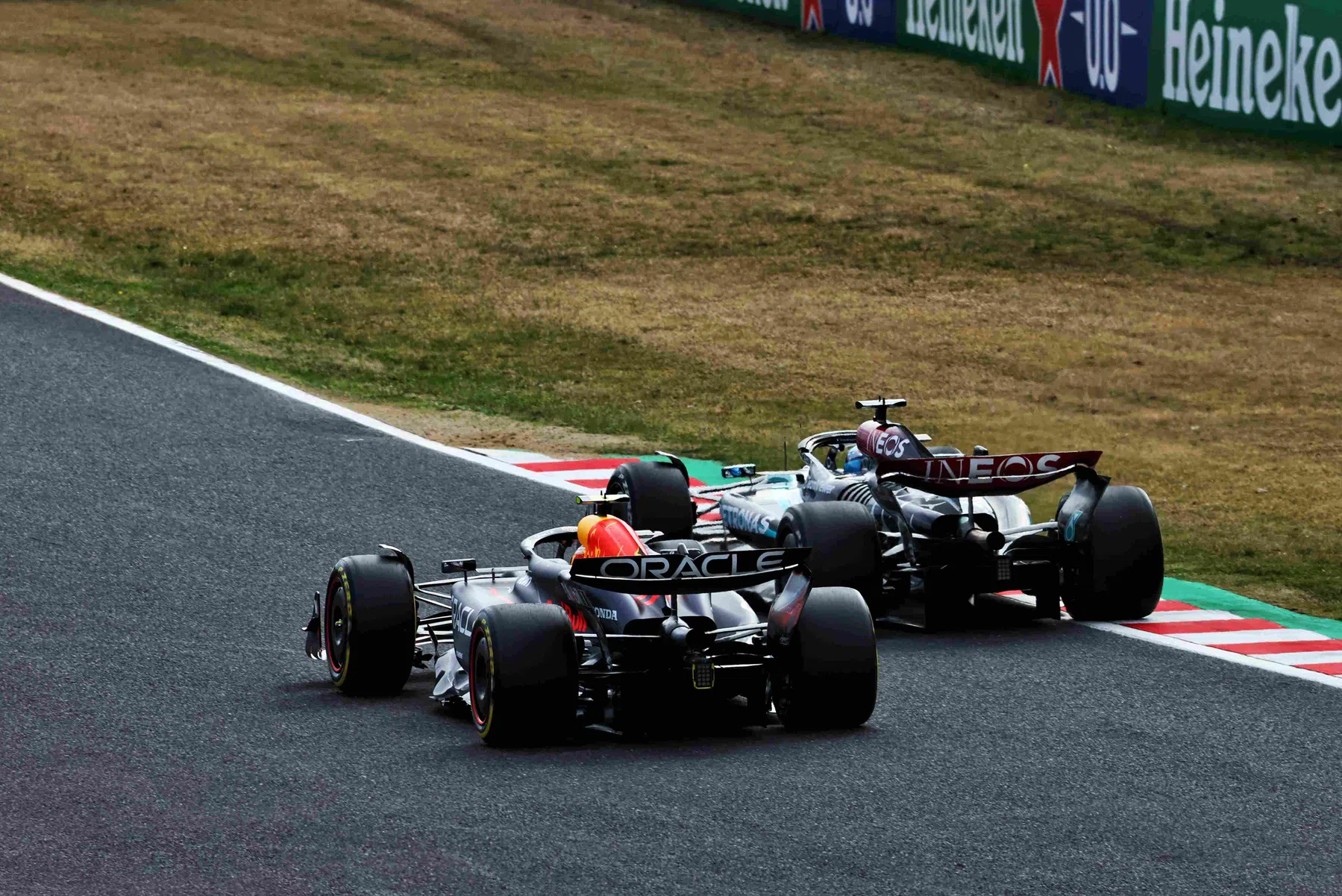 brundle s'attaque aux problèmes de mercedes dès le début de la saison