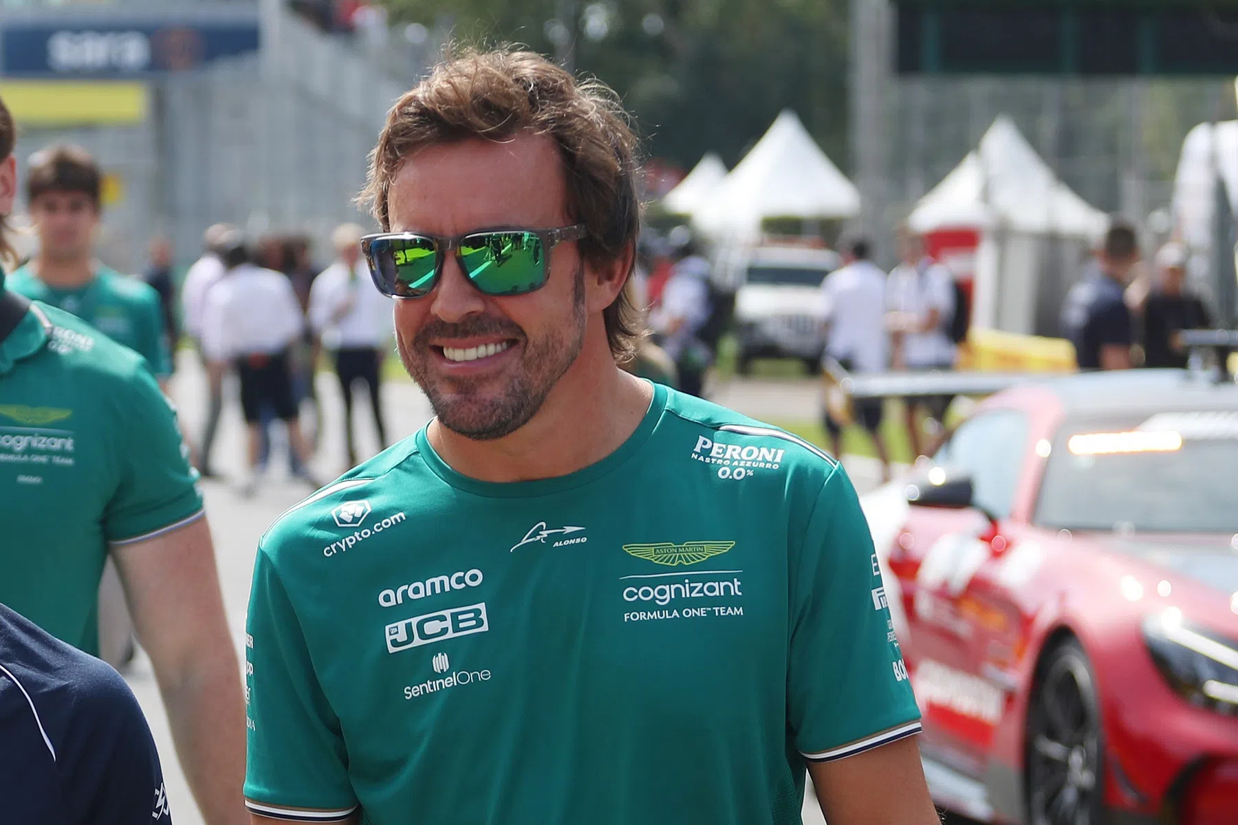 fernando alonso extends contract at aston martin