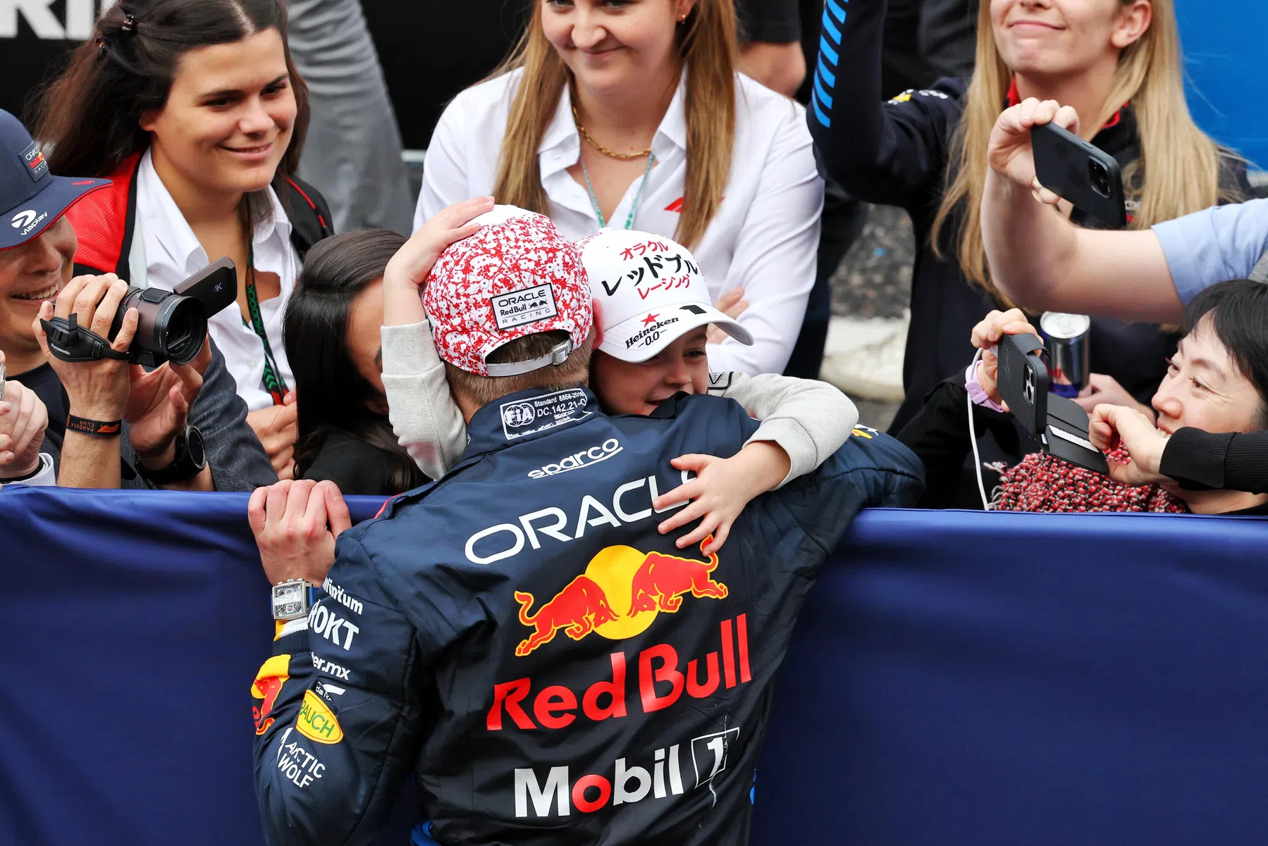 verstappen a disneyland con kelly piquet e penelope