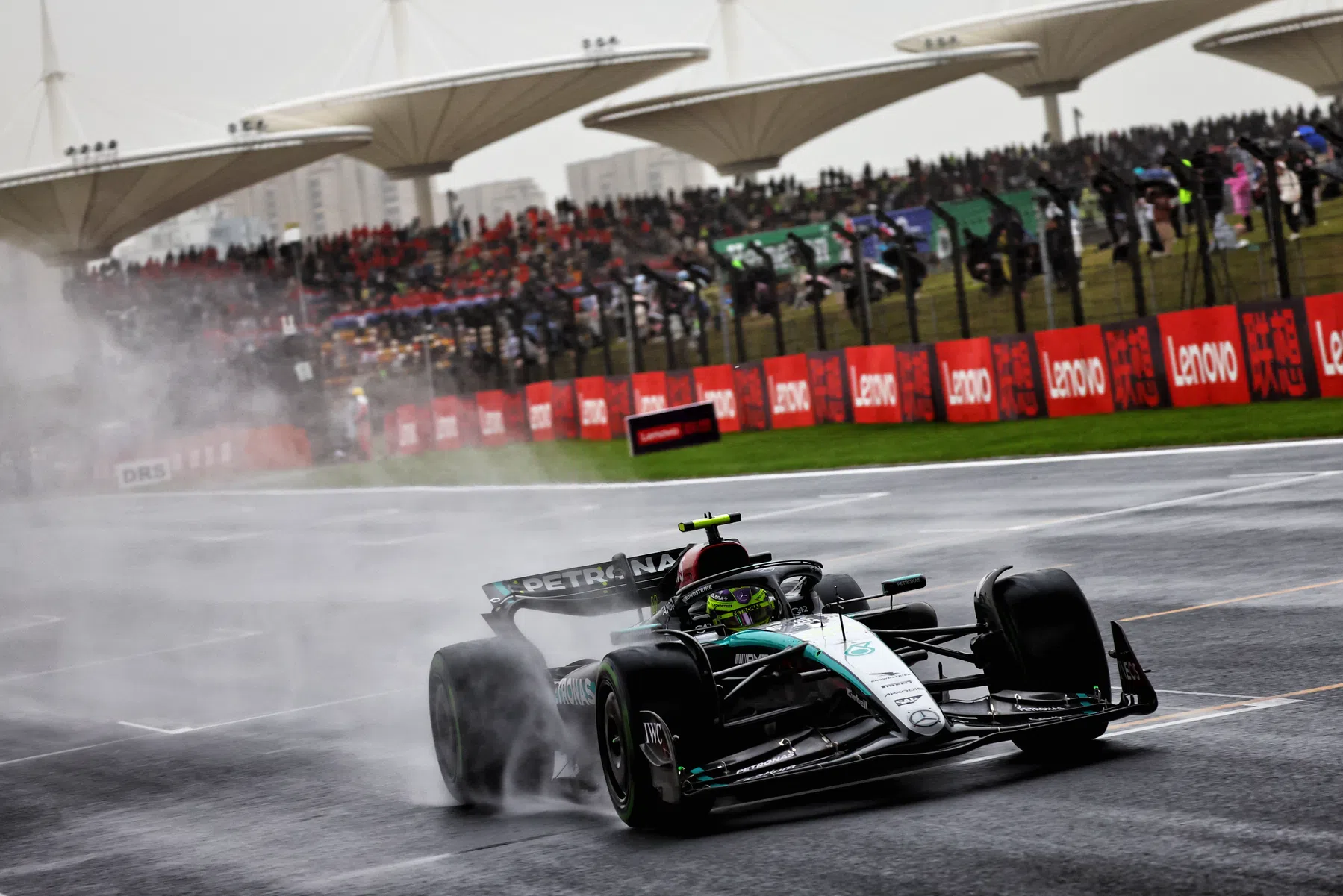 Hamilton reacciona a la primera línea para la carrera Sprint de China