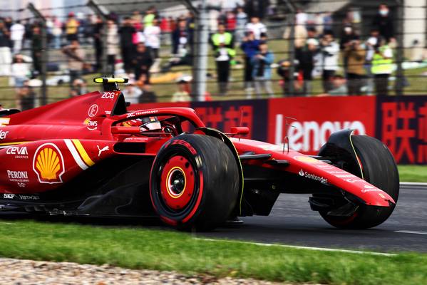 Carlos Sainz explains crash red flag Chinese Grand Prix 2024