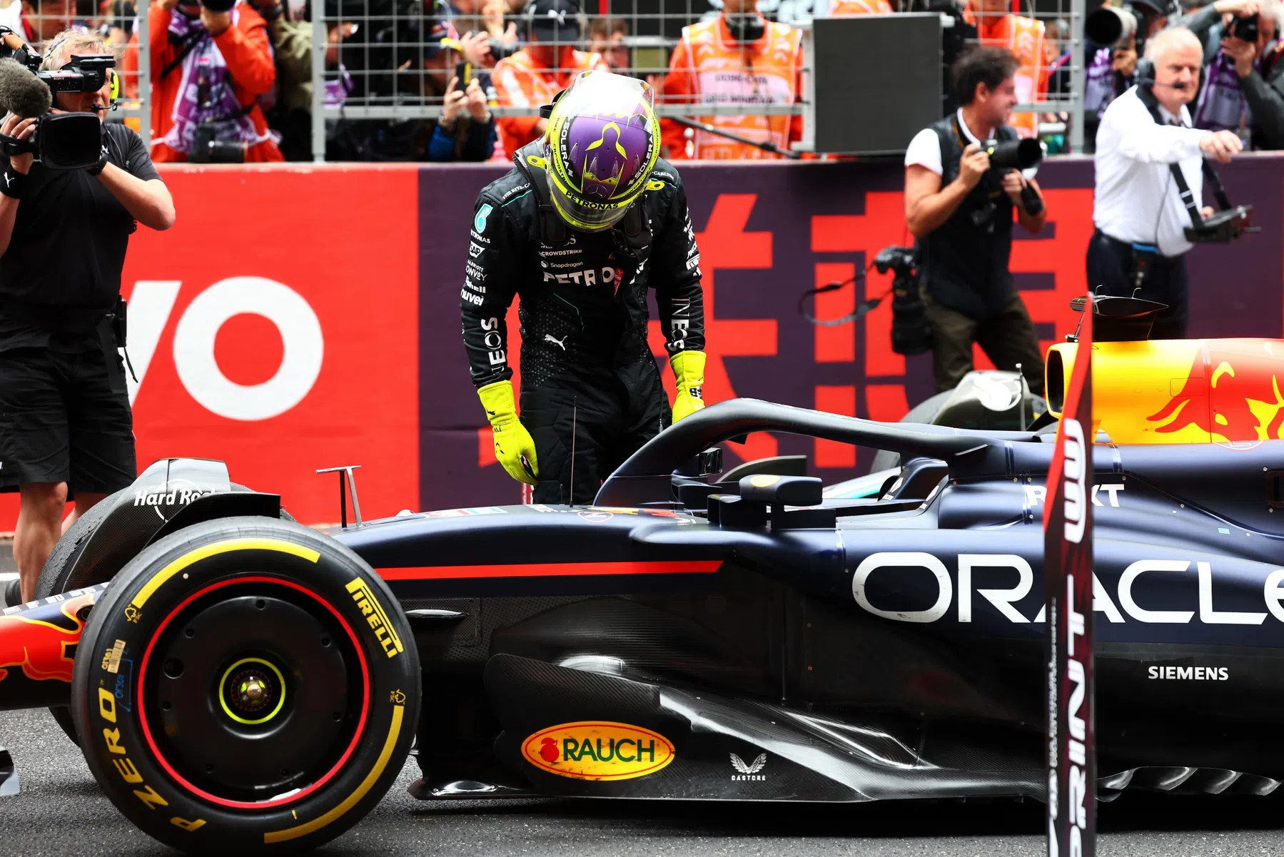 hamilton looks at verstappen's rb20