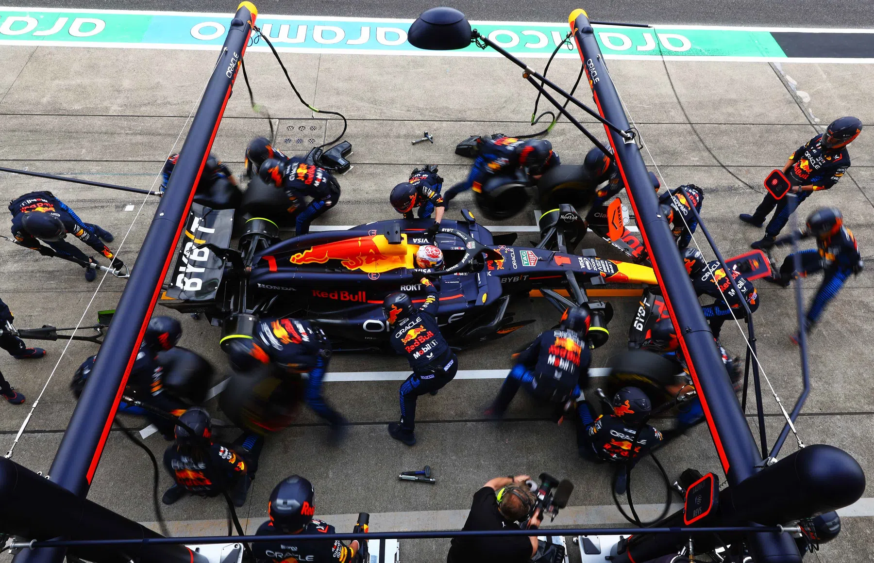 Red Bull Racing impresiona en el pit lane