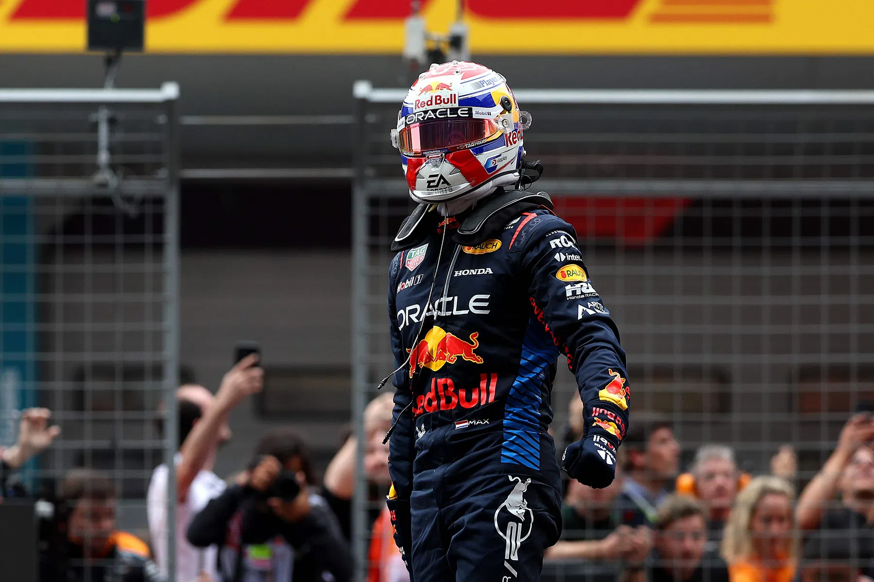 Verstappen se divierte tras humillar a la competencia en China 