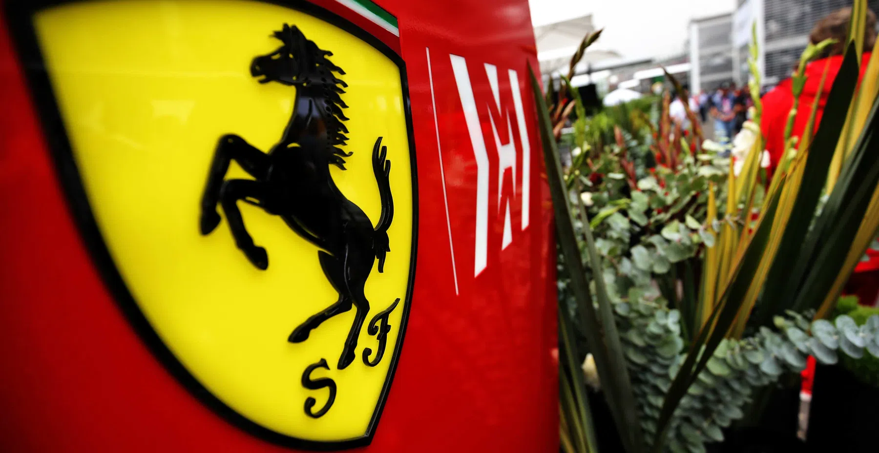 Ferrari con librea azul en el Gran Premio de Miami