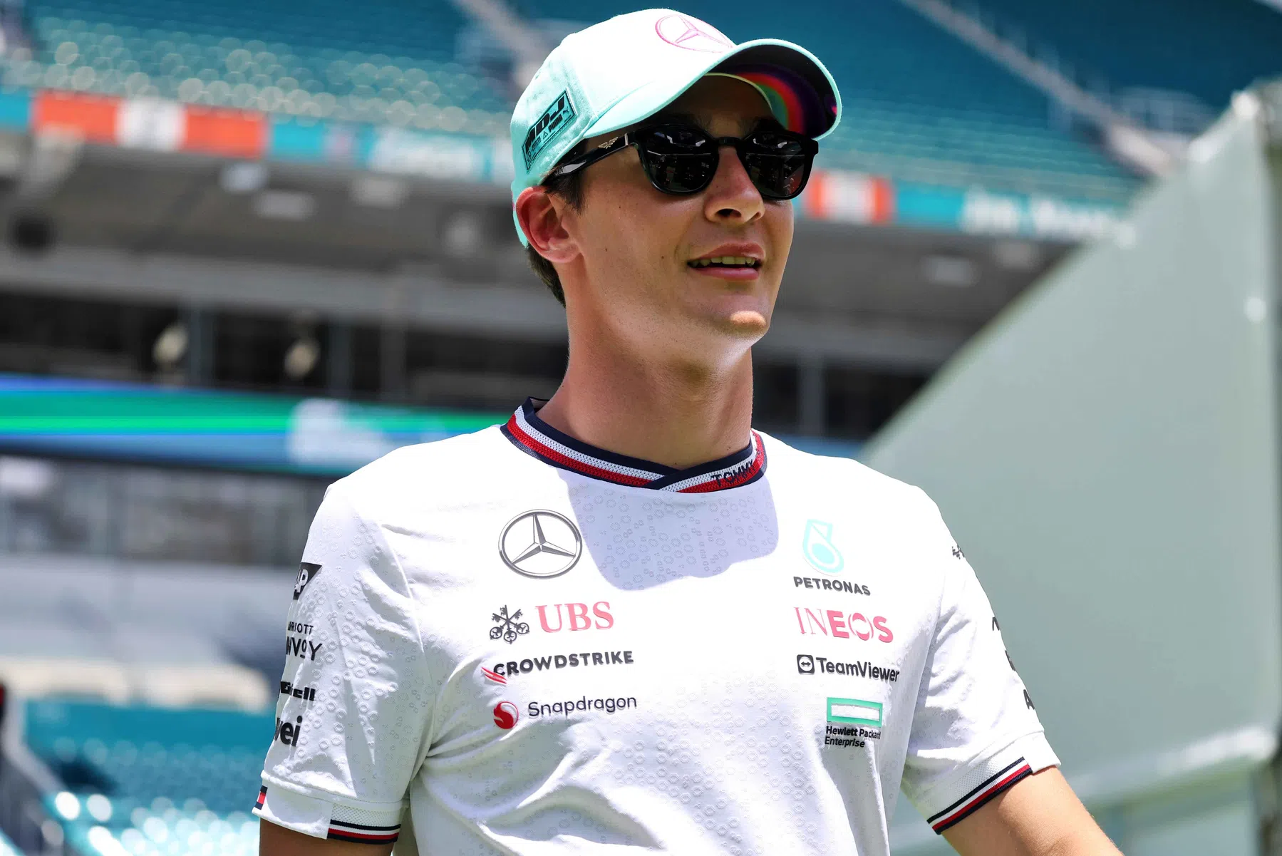 George Russell ve venir a Max Verstappen a Mercedes 