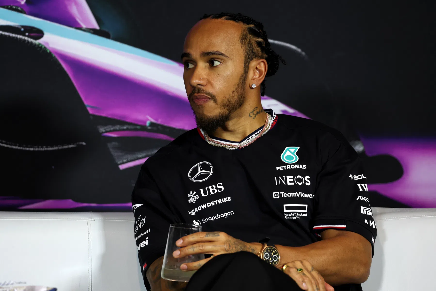 Hamilton reageert op Magnussen na incident in Miami sprint