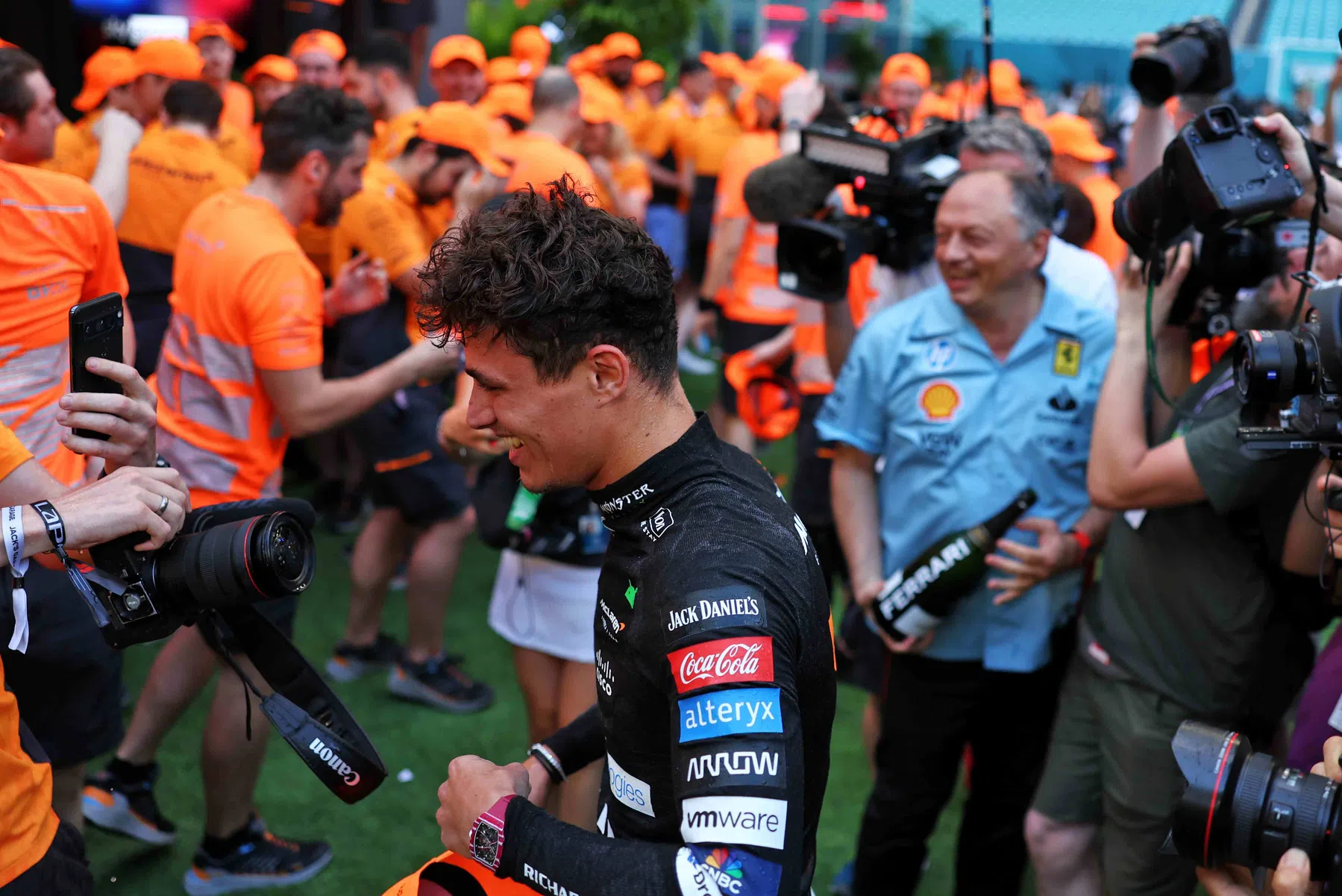 frederic vasseur viert feest met mclaren na zege lando norris